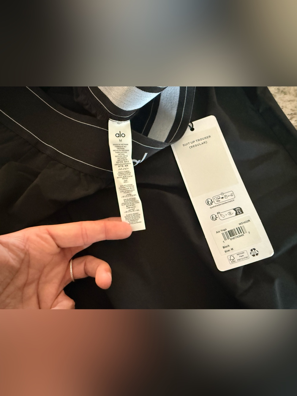 NWT Alo Yoga Suit Up Trouser (Regular Length) in Black 🖤 - Picture 5 of 7